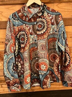 Men's Casual Long-Sleeve Button-Down Shirt in Multicolor Spiral Print